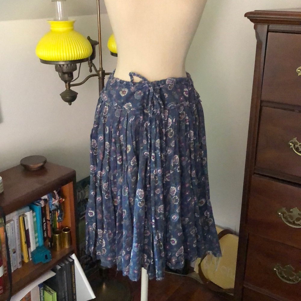 Mid length skirt
